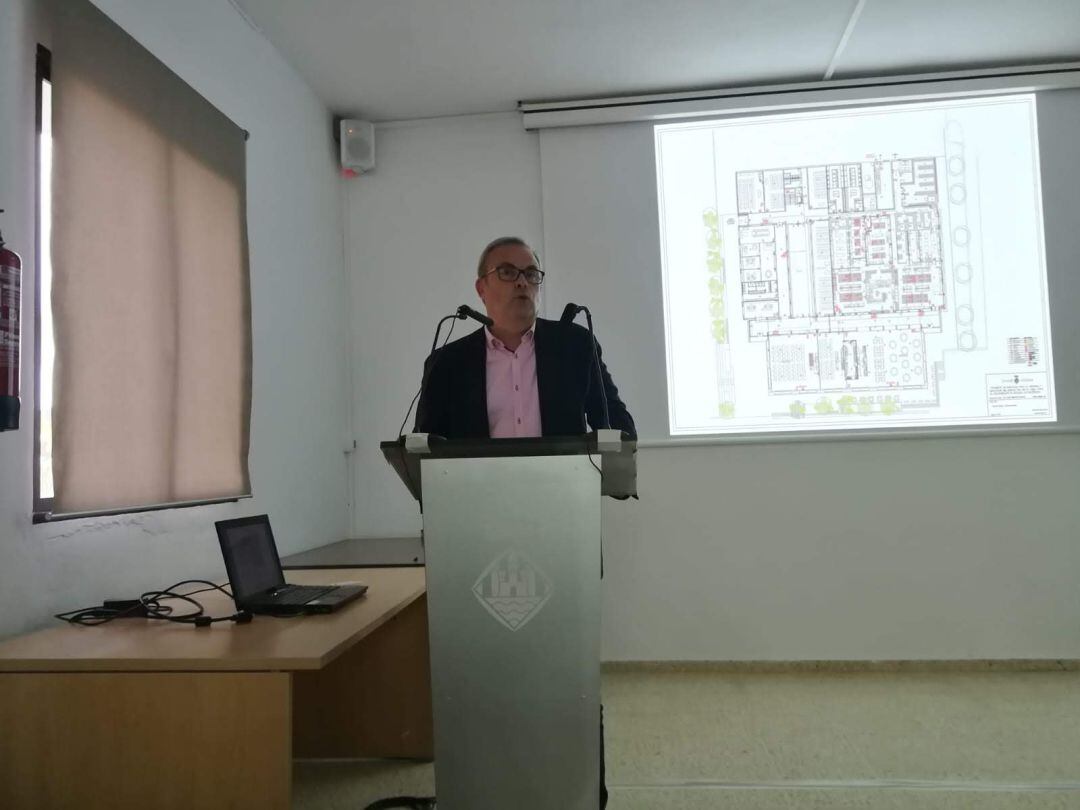 El presidente Vicent Torres en el acto de presentación de la Escuela de Hostelería
