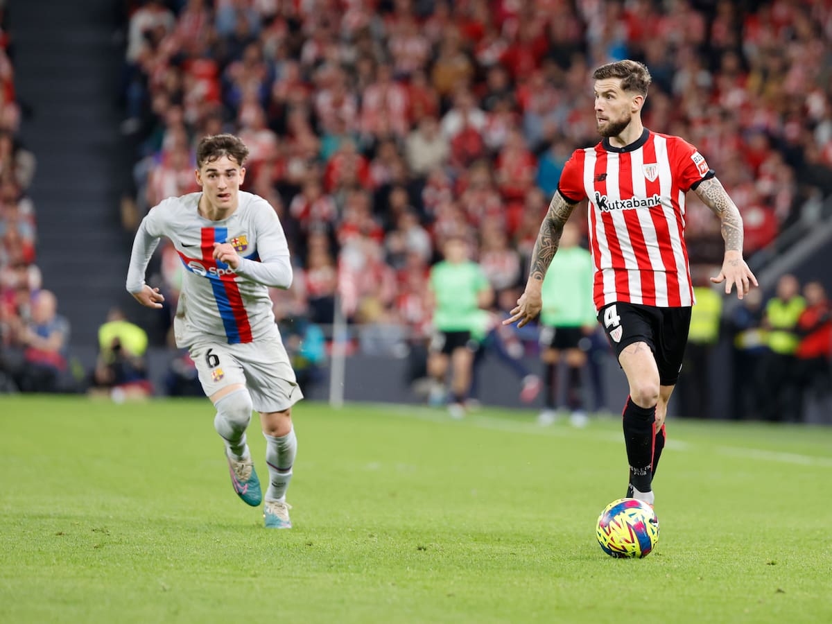 "Si me quedan tres meses para acabar el contrato, vuelvo a ser internacional y no me dicen nada, o me dicen que espere, me sentiría menospreciado": Iñigo Martínez y la oferta que no llega