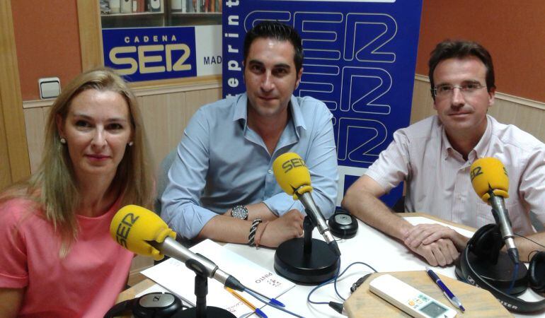 Patricia de Frutos (C's Fuenlabrada), Diego Ortiz (PSOE Pinto) y Miguel Ángel Recuenco (PP Leganés), en la tertulia política