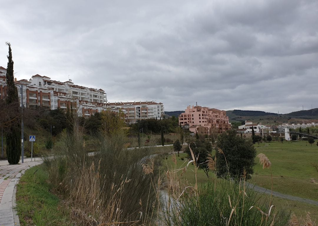 Edificios y campo de golf abandonados en Medina Elvira, Atarfe (Granada)