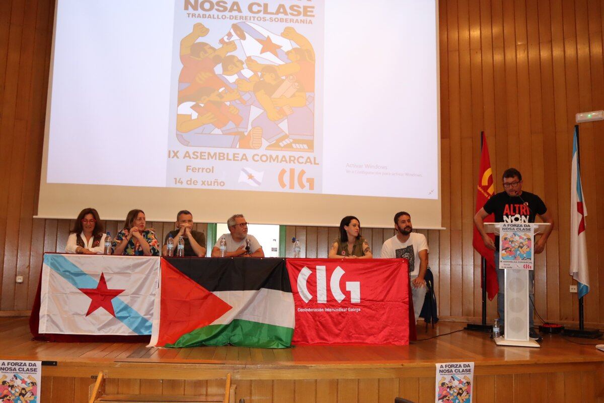 Galdo, a la derecha de la imagen, durante la asamblea (foto: CIG)