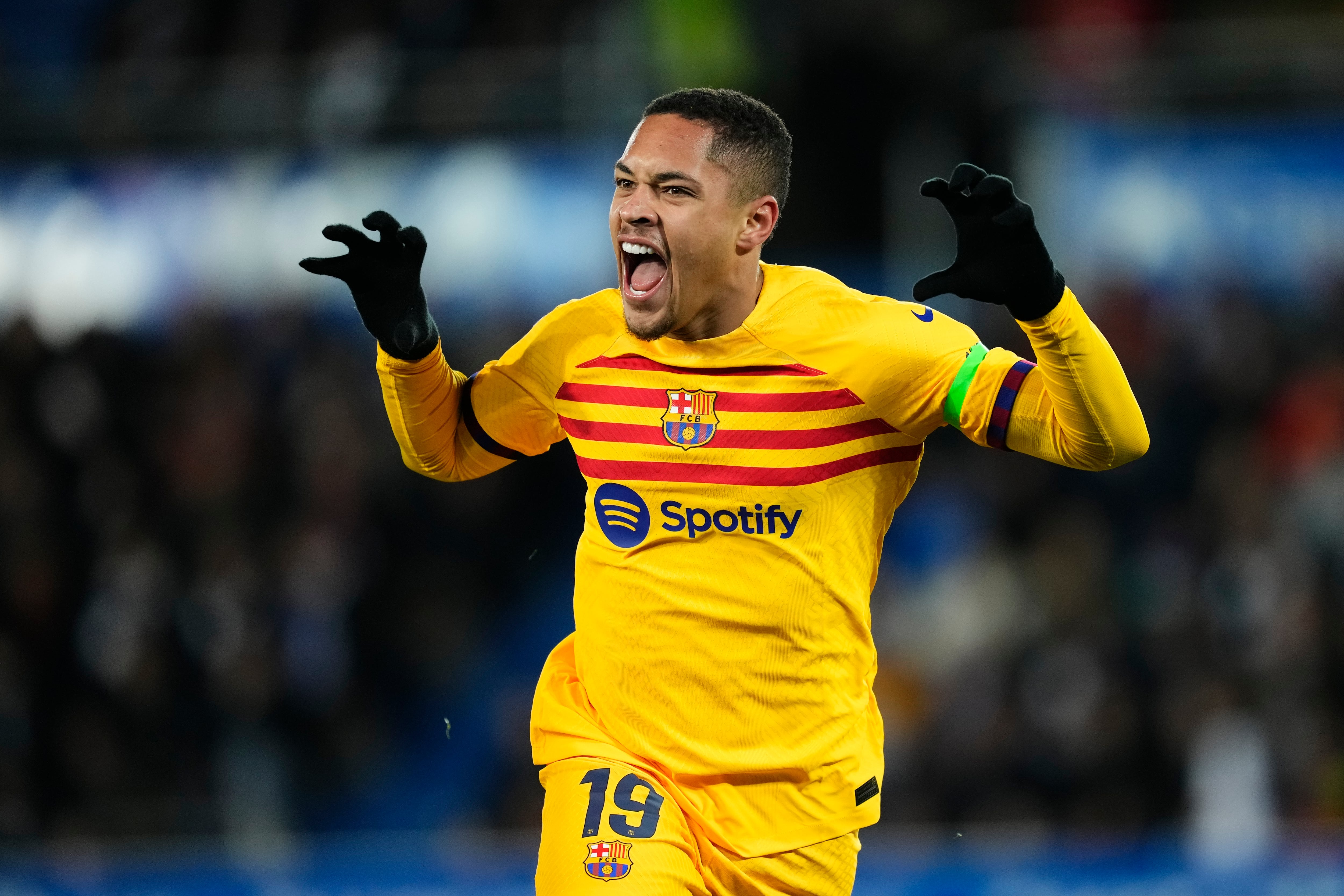 Vitor Roque celebra su tanto con el Barça ante el Deportivo Alavés en Mendizorroza.  (Photo by Jose Breton/Pics Action/NurPhoto via Getty Images)