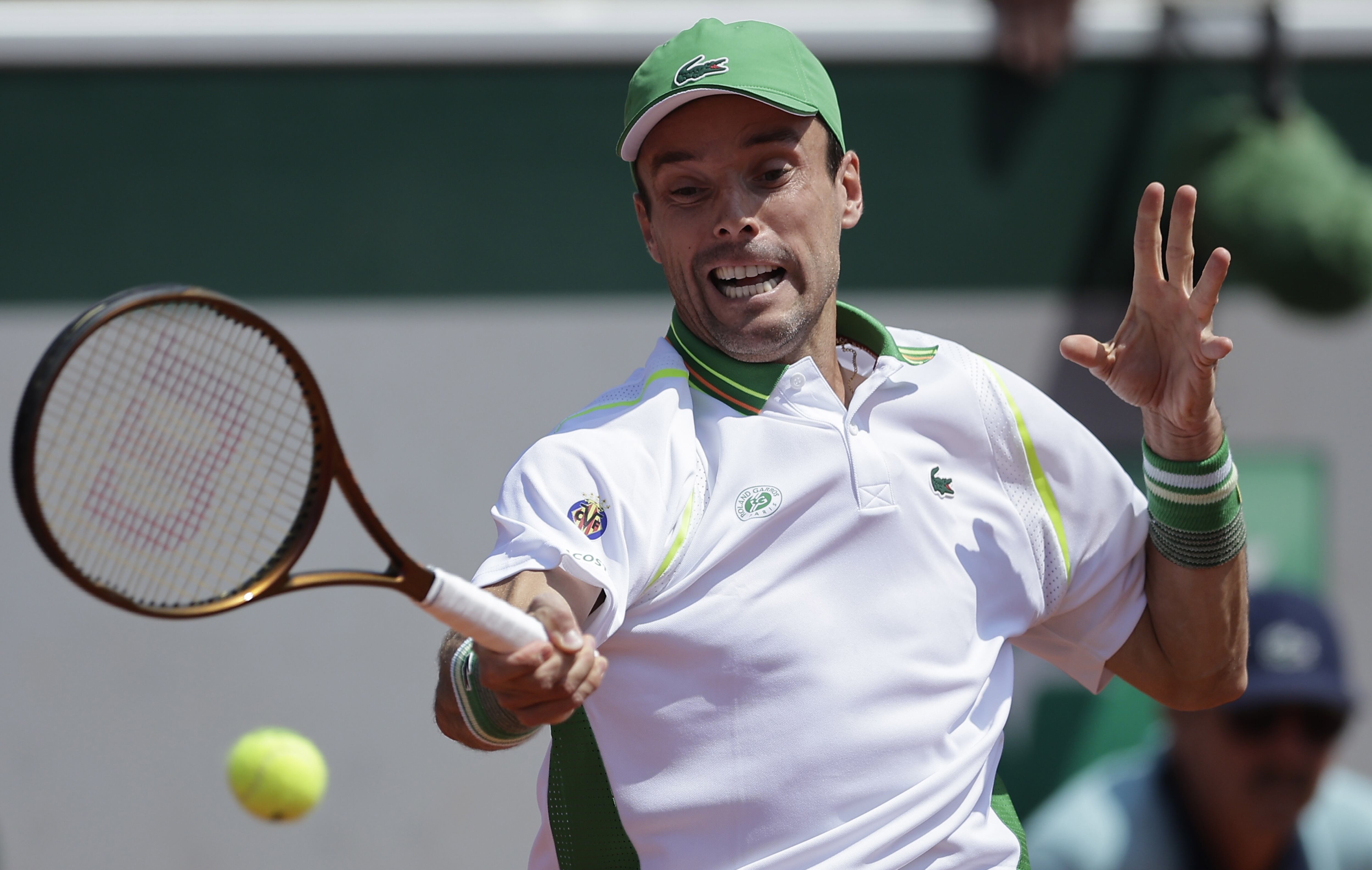 Paris (France), 29/05/2023.- Roberto Bautista Agut of Spain plays Yibing Wu of China in their Men&#039;s Singles first round match during the French Open Grand Slam tennis tournament at Roland Garros in Paris, France, 29 May 2023. (Tenis, Abierto, Francia, España) EFE/EPA/CHRISTOPHE PETIT TESSON
