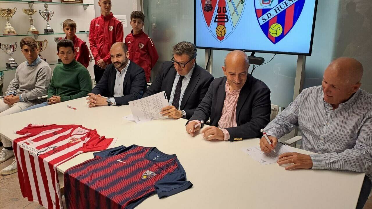 La firma se realizó en Barbastro este jueves