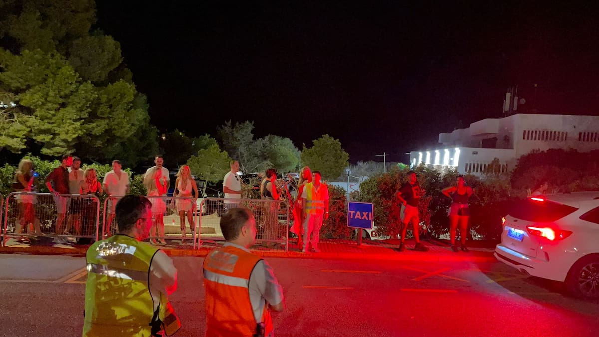 Los que van a trabajar (en Nochevieja), te saludan