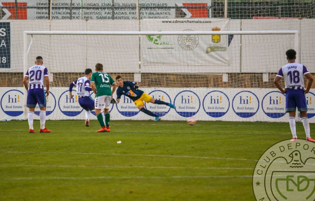 Roque Mesa transforma el penalti ante Pantoja