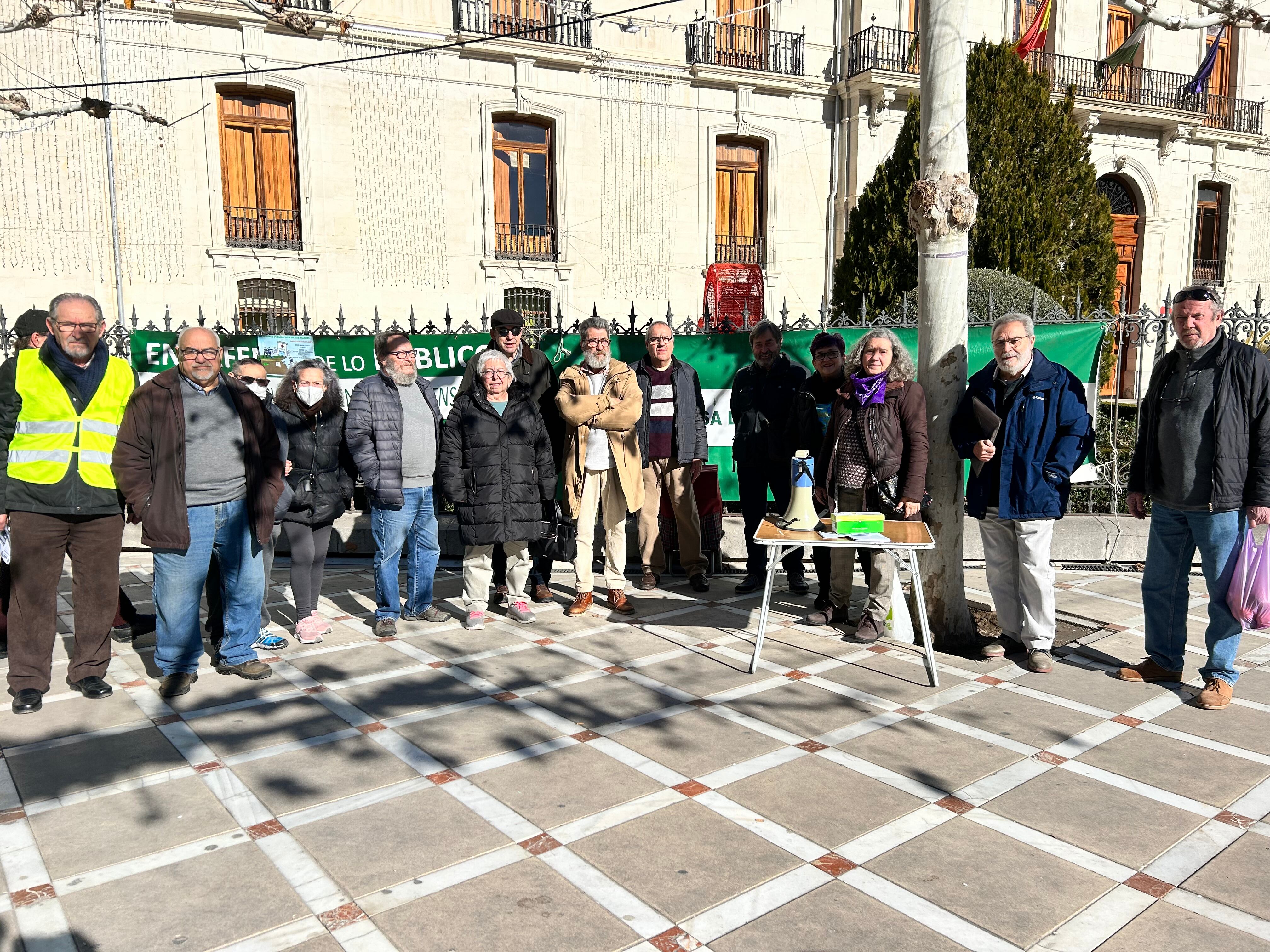 Pensionistas de Jaén en la concentración de la Plaza de San Francisco.