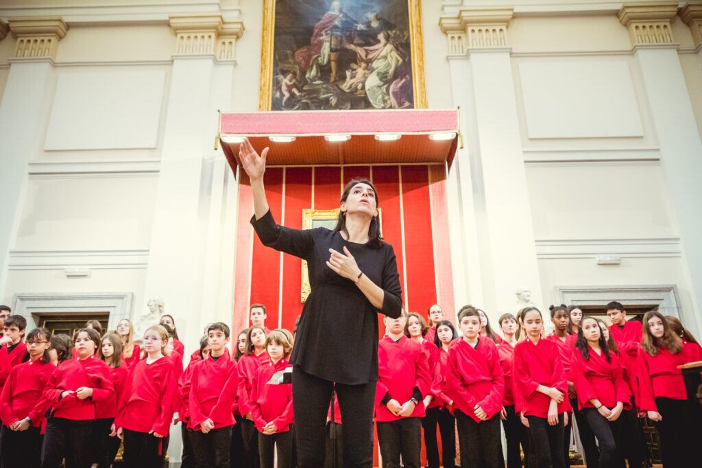 El espectáculo Jazz Angels se presenta con el Coro de cámara CAMtoras de la Comunidad de Madrid y el Coro de niños de la Comunidad de Madrid, bajo la dirección de Ana Fernández-Vega