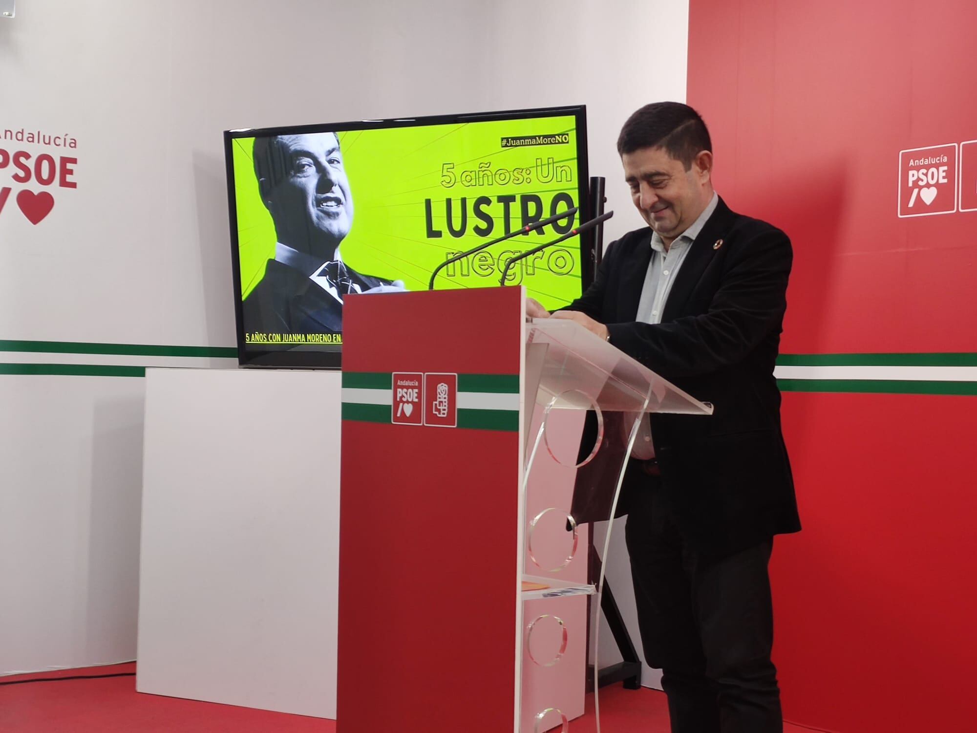 El secretario general del PSOE de Jaén, Francisco Reyes, a punto de comenzar una rueda de prensa en la sede socialista