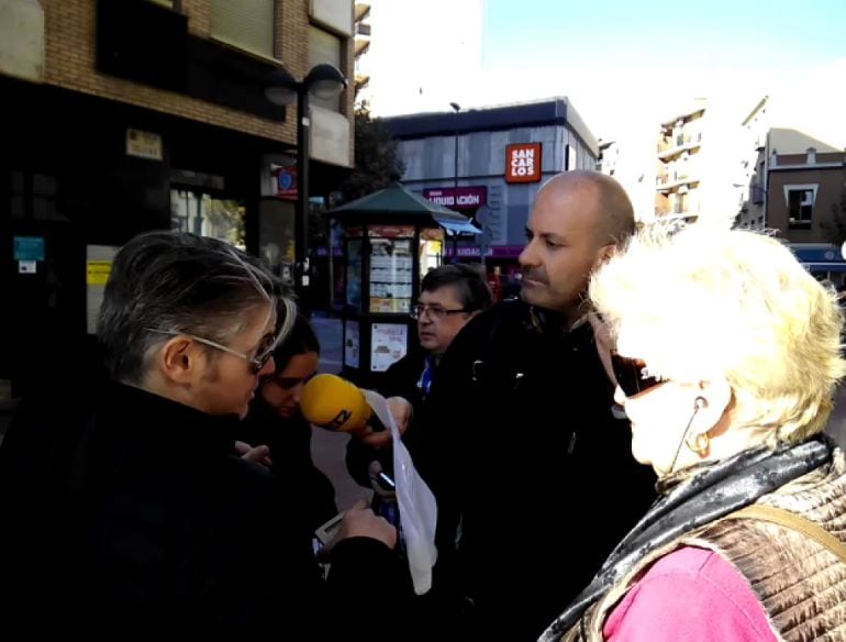 La Unidad Móvil de Hoy por Hoy Zaragoza se ha trasladado a la esquina entre la avenida Madrid y la calle Delicias