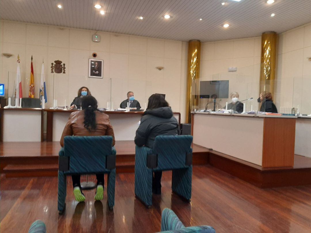 Acusada de apuñalar a su cuñada y prender después fuego a la vivienda en Torrelavega, durante el juicio en la Audiencia Provincial. 
 