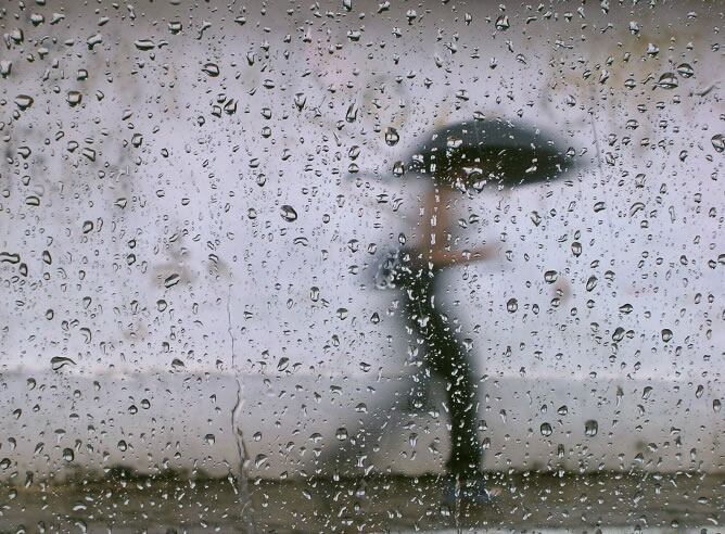 El paso de un frente atlántico y una sucesión de borrascas dejará lluvias de Oeste a Este de la Península y Baleares hasta el Viernes Santo, según la Agencia Estatal de Meteorología (Aemet).