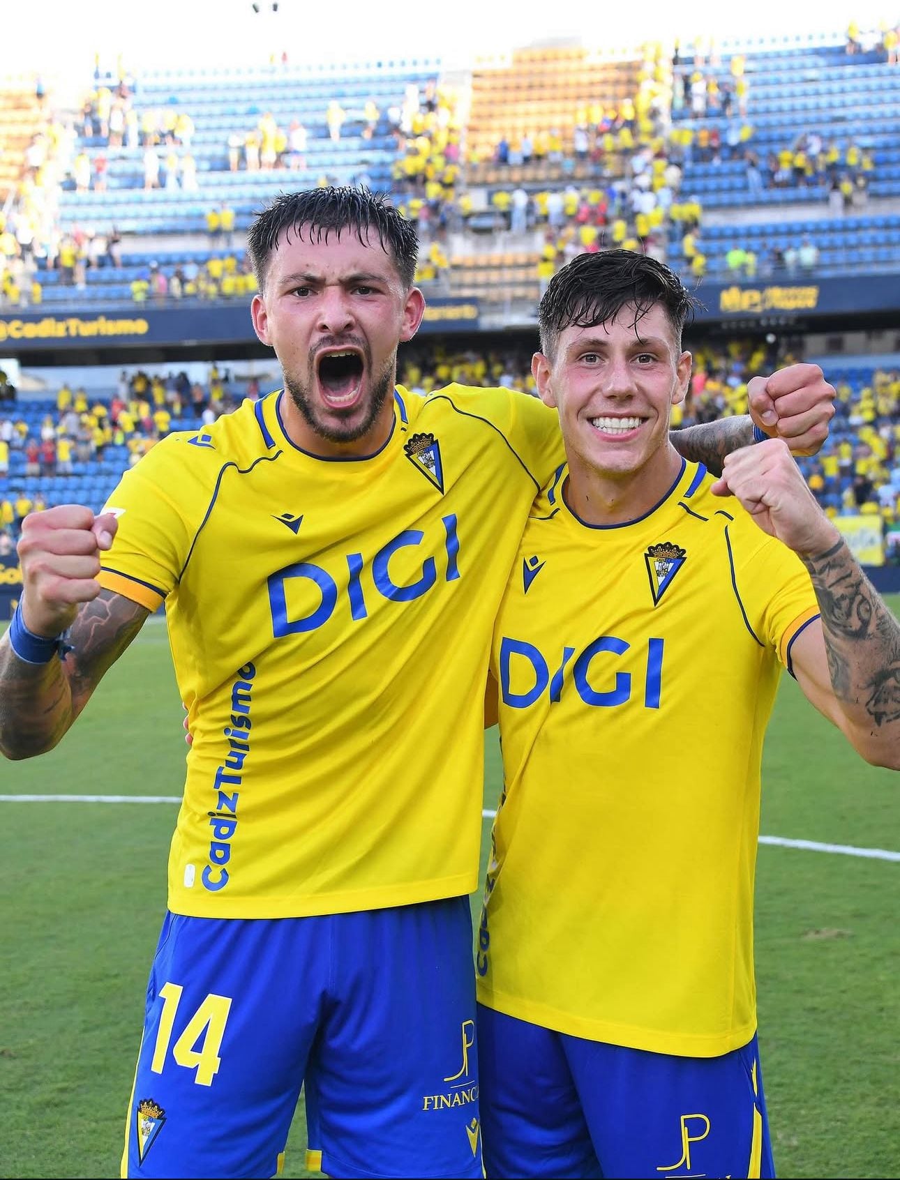 Kovacevic junto a Iker Recio celebrando la victoria ante el Eibar. Foto: Cádiz CF