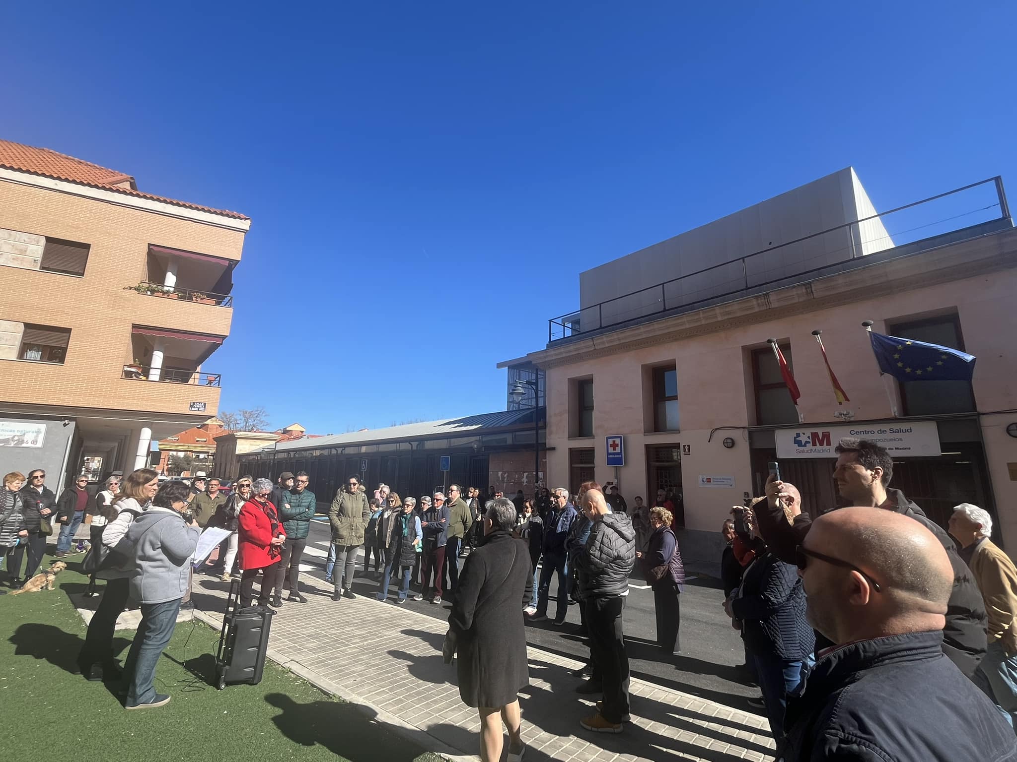 Imagen de la última concentración frente al centro de salud de Ciempozuelos, este pasado domingo