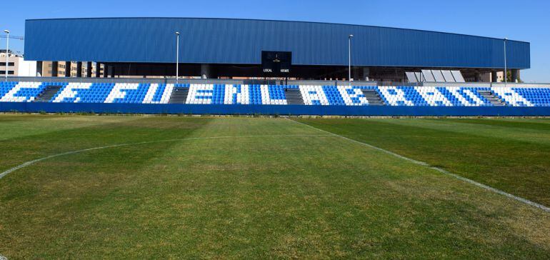 Una de las gradas del estadio Fernando Torres de Fuenlabrada.