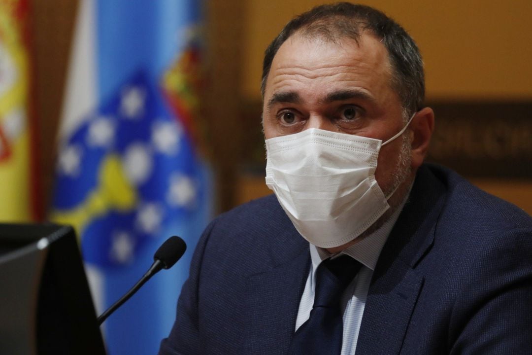 El conselleiro de Sanidade, Julio García Comesaña, en rueda de prensa este miércoles 26 de enero