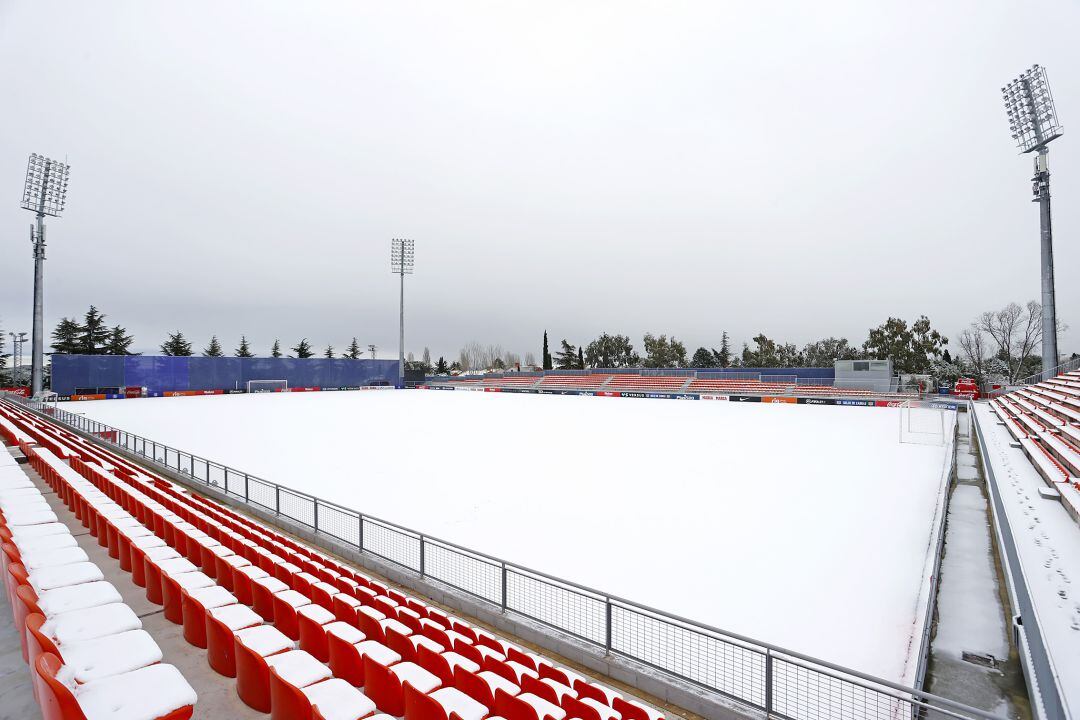 La ciudad deportiva del Atlético, en el Cerro del Espino, cubierta por la nieve este viernes