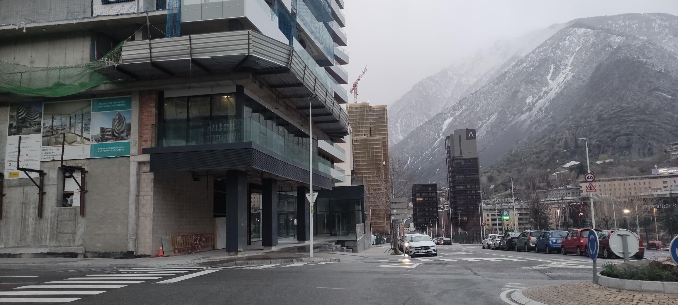 Obres en construcció a Escaldes. Els propietaris de bens immobles proposen construir a parròquies altes i millorar el transport públic per abaratir els preus dels lloguers.