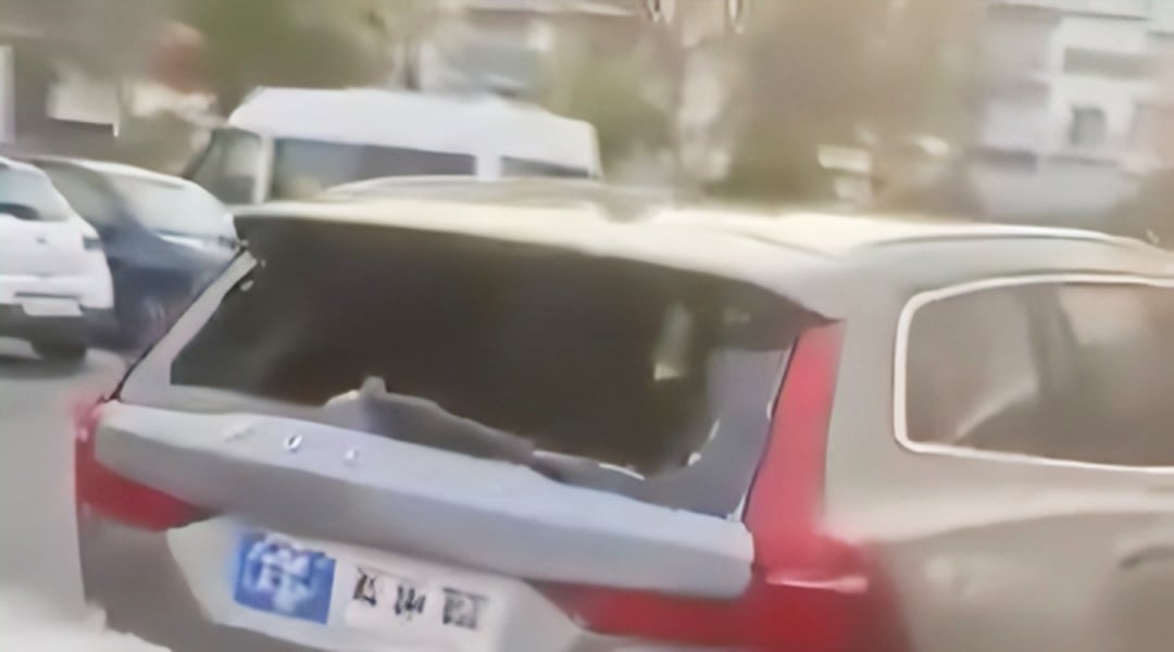 Uno de los vehículos violentados