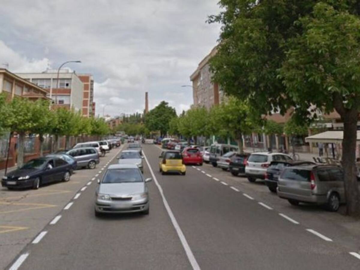 Derriba un árbol con el coche en Palencia, daña otro y da positivo en alcoholemia