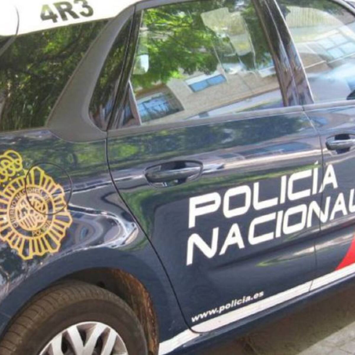 Una cadena humana policial salva la vida a un niño de 13 años que se tiró por la ventana de su casa en Getafe