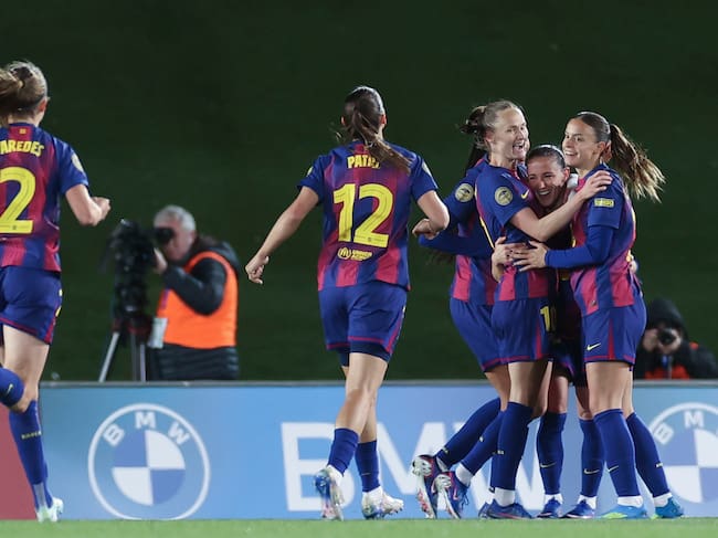 MADRID, 29/03/2026.- Las jugadoras del FC Barcelona celebran el gol de Ona Batlle, primero del equipo blaugrana, durante el partido de Liga F que Real Madrid y FC Barcelona disputan este domingo en el estadio Alfredo Di Stéfano. EFE/Víctor Lerena