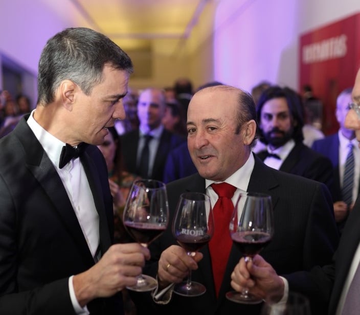 Fernando Ezquerro, presidente DOCa Rioja junto a Pedro Sánchez, presidente del Gobierno