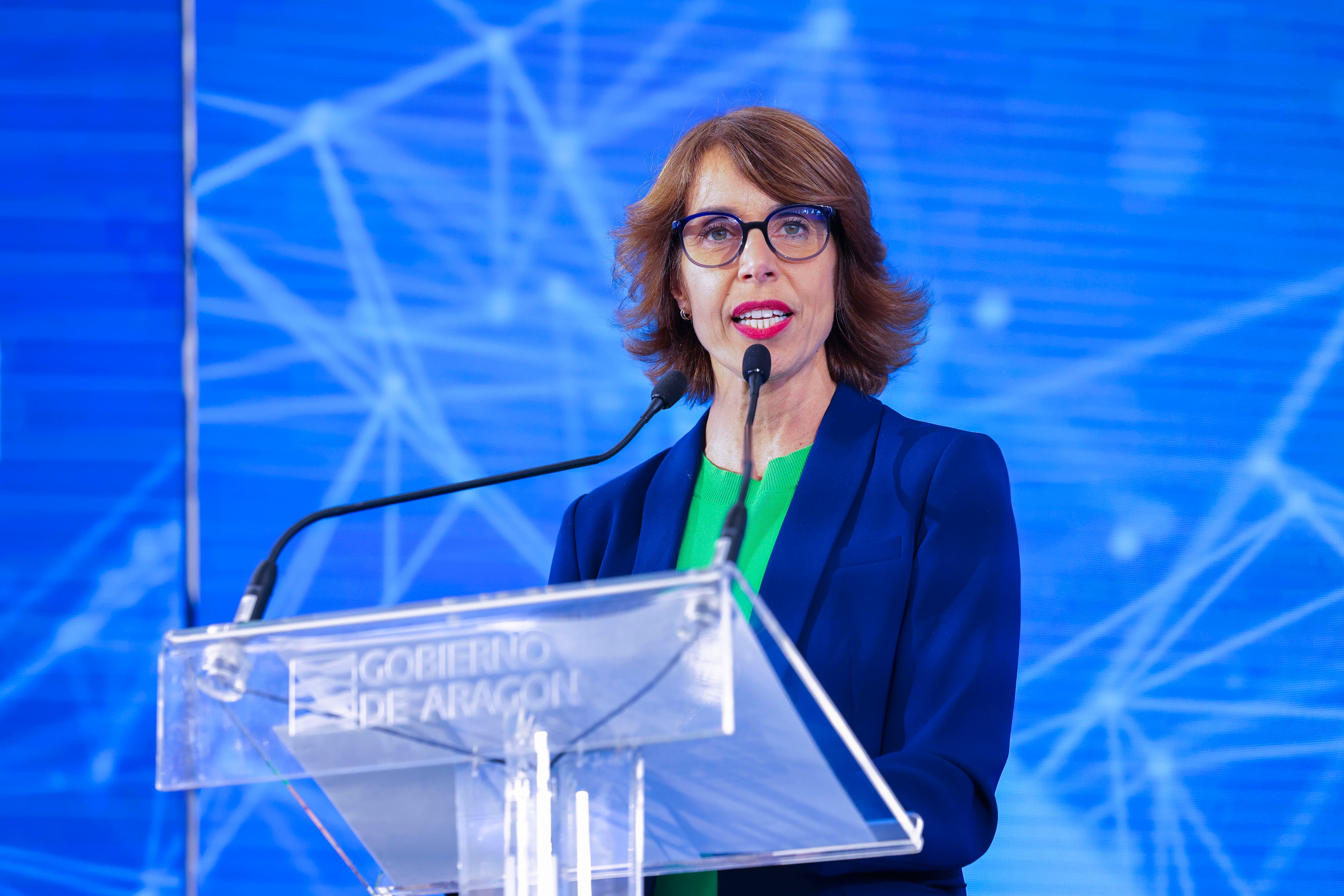 ZARAGOZA, 22/05/2024.- La directora general de AWS para España y Portugal, Suzana Curic , durante la presentación de la inversión que Amazon Web Services realizará en diez años en Aragón, por importe de 15.700 millones, para ampliar sus tres centros de datos que ya están en funcionamiento en la región y crear un nuevo desarrollo, que generarán 17.500 empleos en España, 6.800 en la comunidad, y que tendrán un impacto de 21.600 millones en el PIB del país hasta 2033. EFE/ Toni Galan