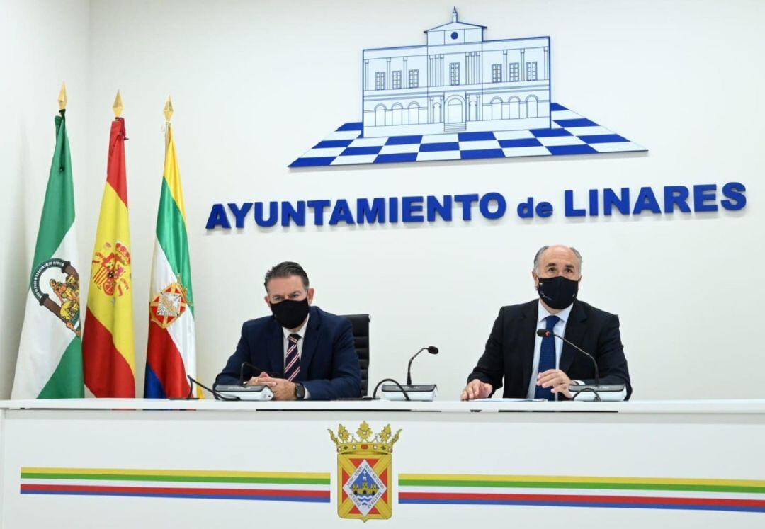 Landaluce en su visita a Linares.