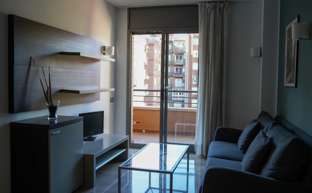 Només cinc propietaris han cedit 22 apartaments turístics perquè tinguin un ús social durant els propers anys.