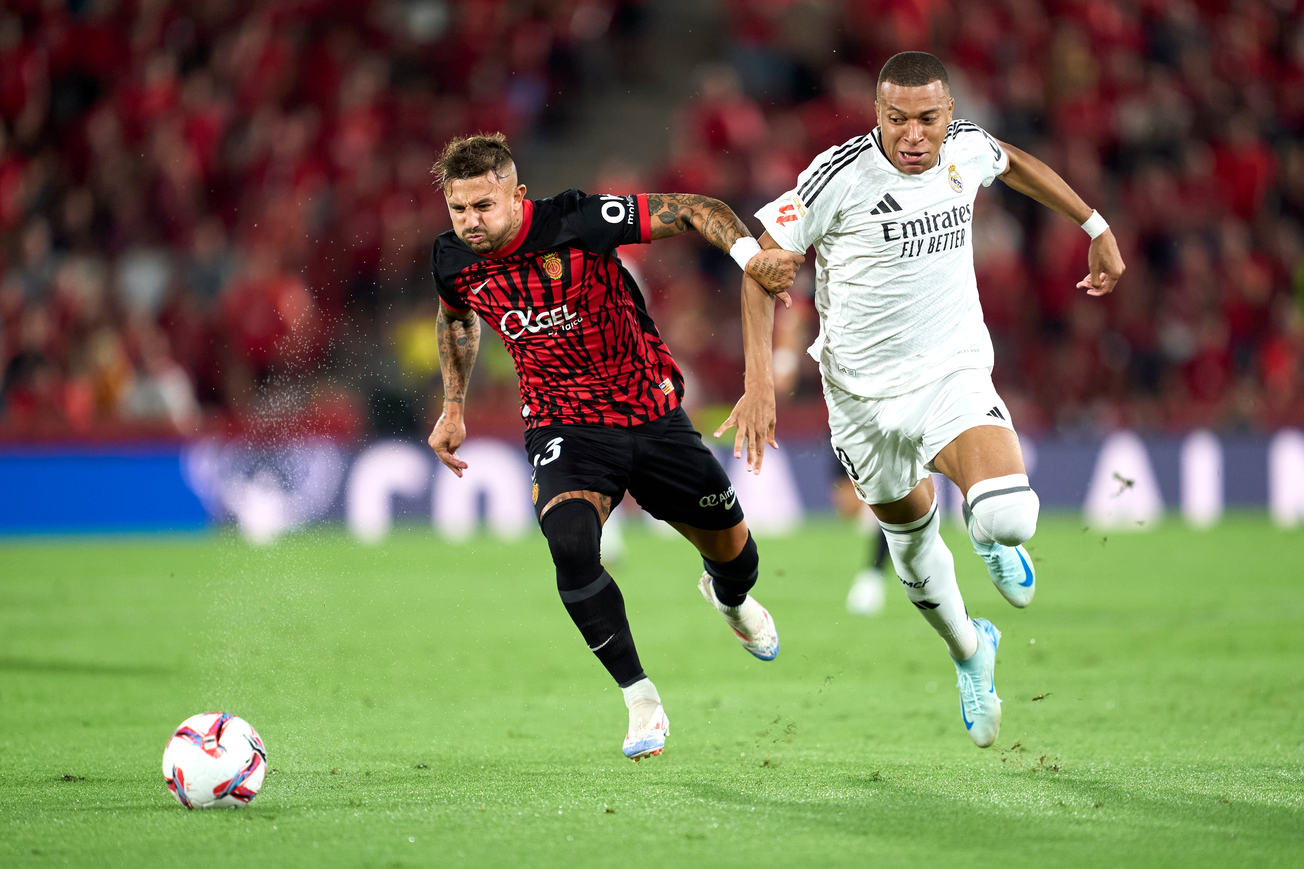 Pablo Maffeo con Kylian Mbappé