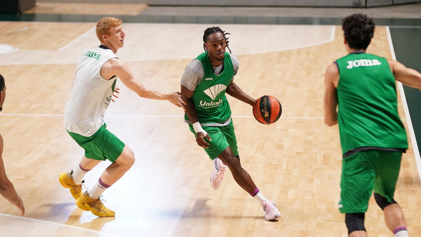 Díaz y Perry se enfrentan en un entrenamiento