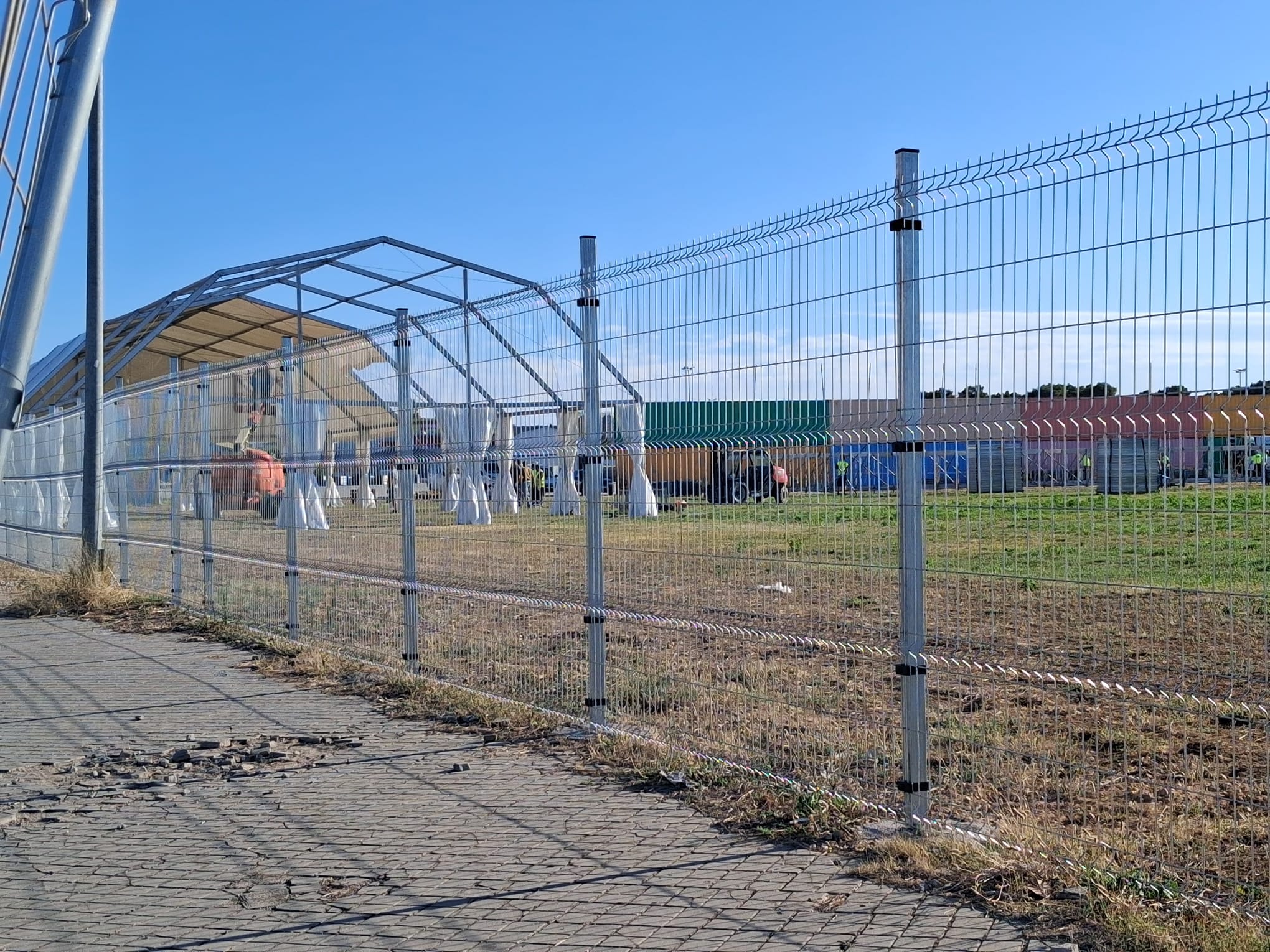 Comienza el montaje del recinto para Sonorama Ribera 2025 con el vallado permanente del recinto El Picón