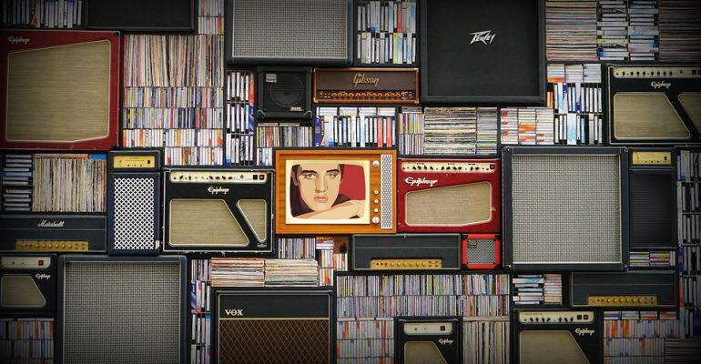 El flequillo de Elvis Presley, el beso Singapur y la ladrona de almohadas