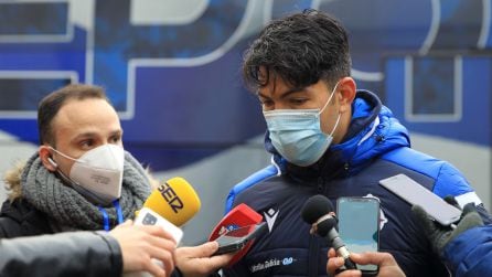 Miku atiende a los medios de comunicación