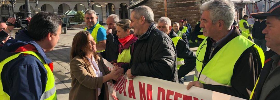 Los trabajadores de Endesa As Pontes son recibidos por la alcaldesa de A Coruña, Inés Rey