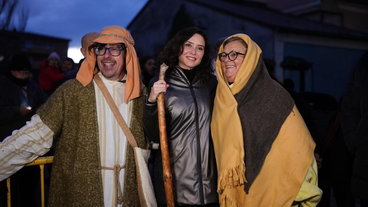La presidenta de la Comunidad de Madrid, Isabel Díaz Ayuso, en el Belén Viviente de Buitrago del Lozoya
