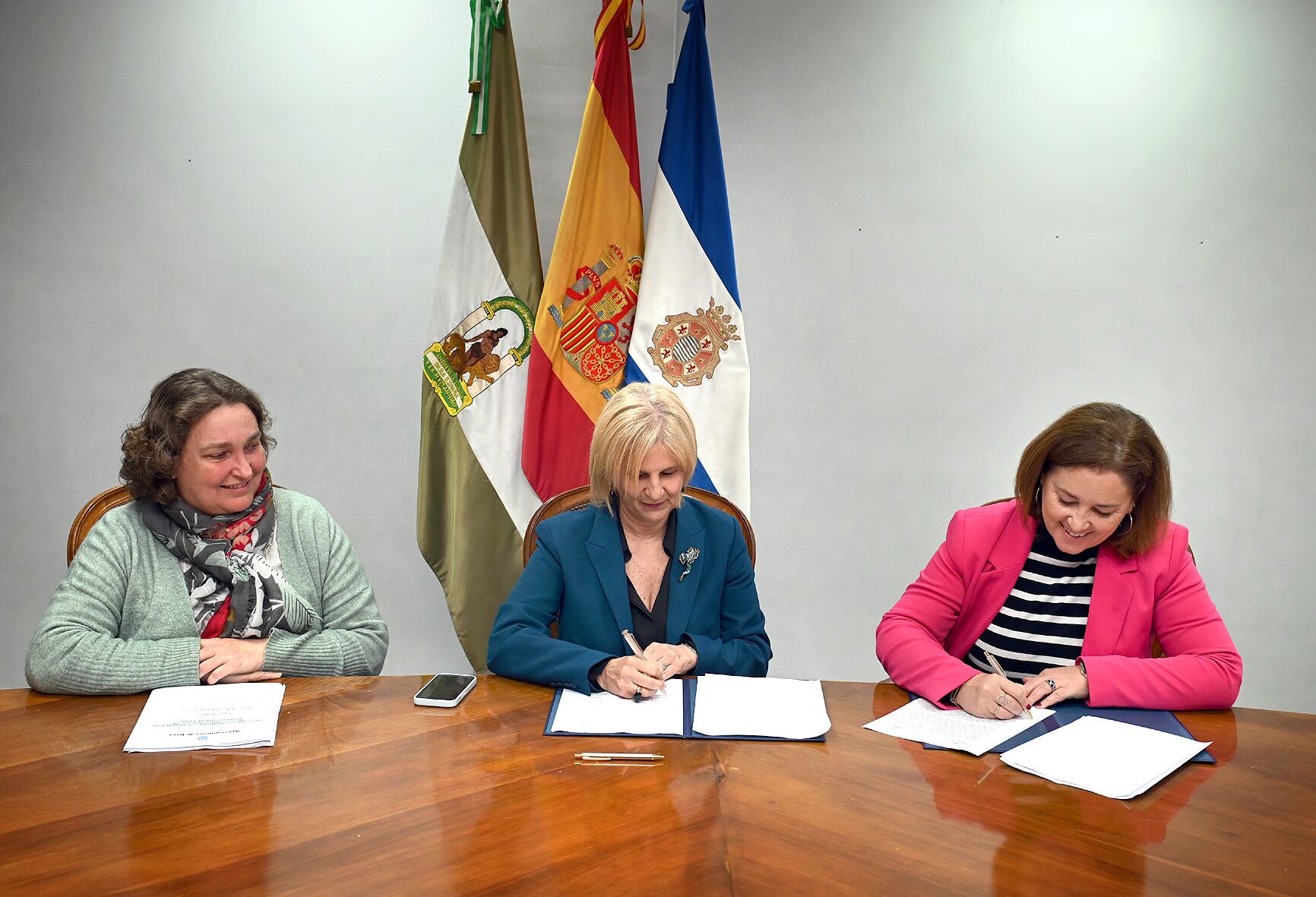 Firma del convenio en el Ayuntamiento de Jerez