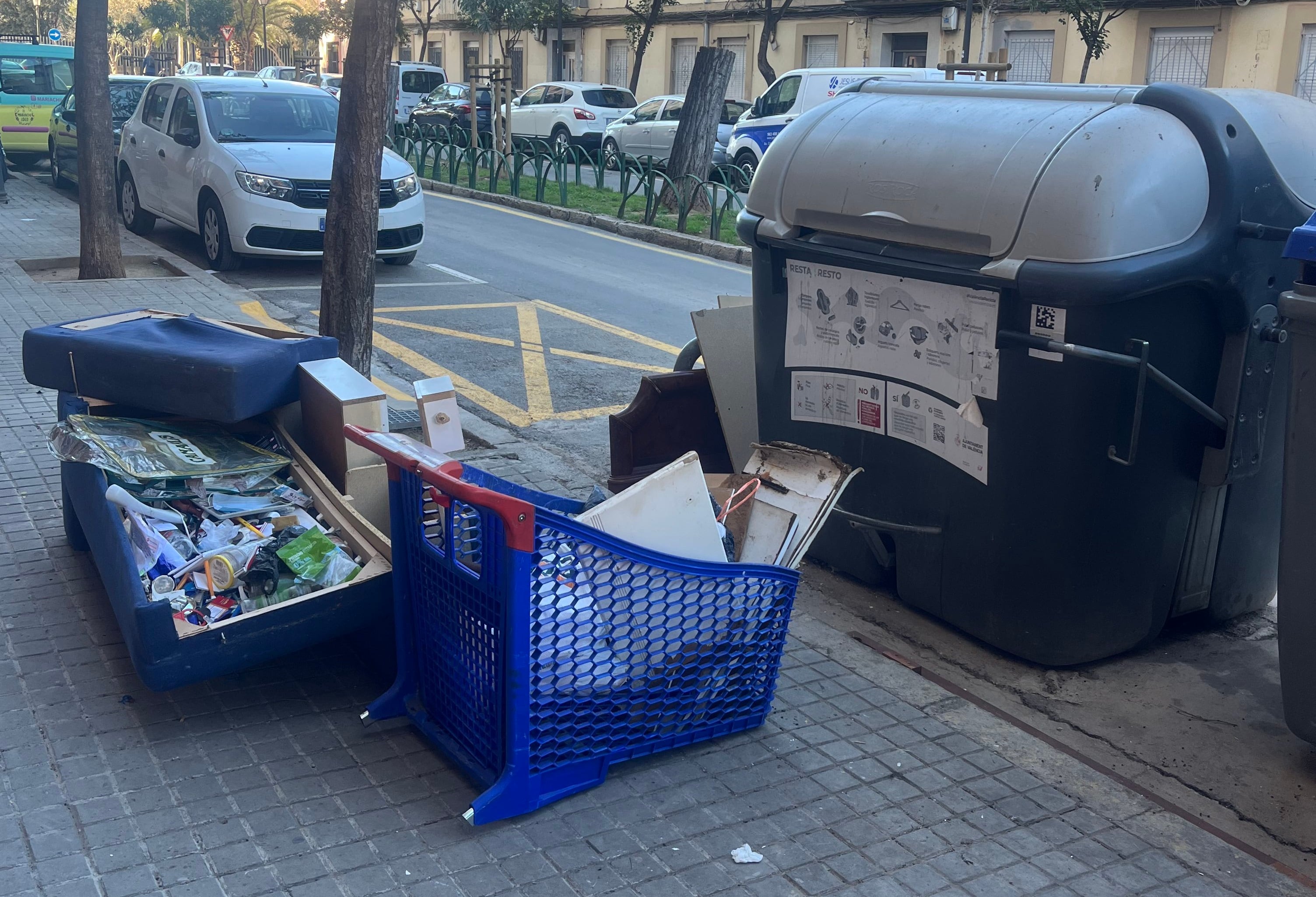 Basura sin recoger en València