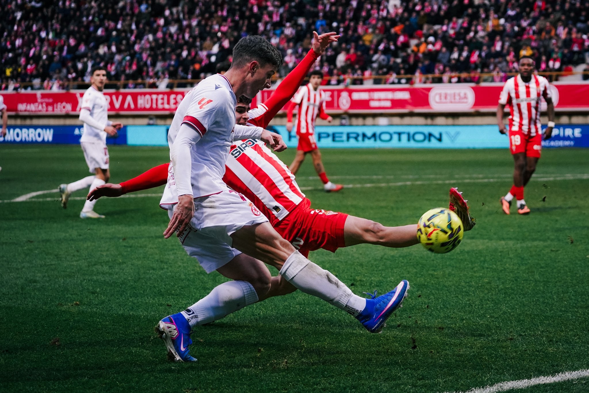 Collado marcó el primer gol leonés.