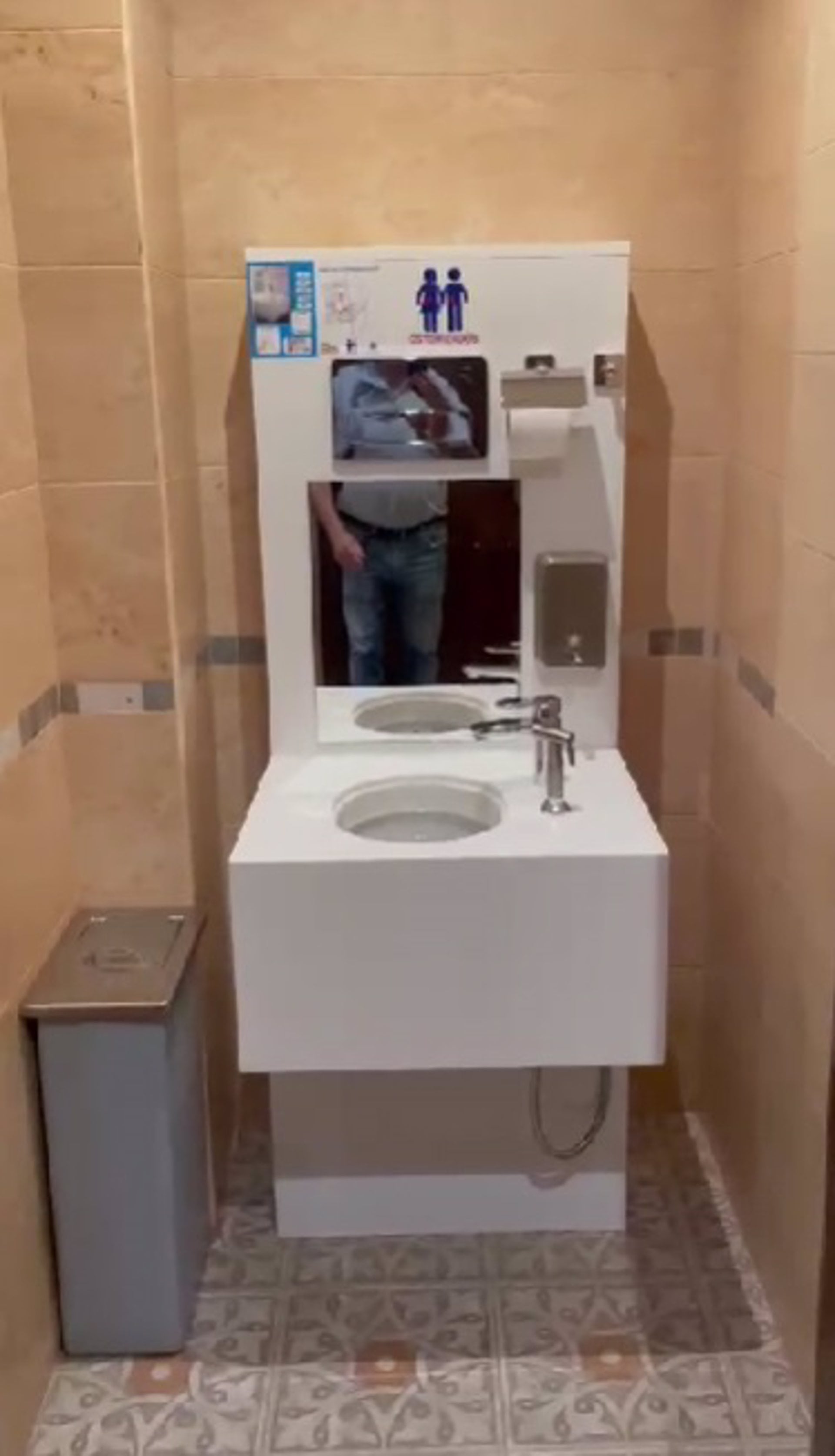 Baño para personas ostomizadas.