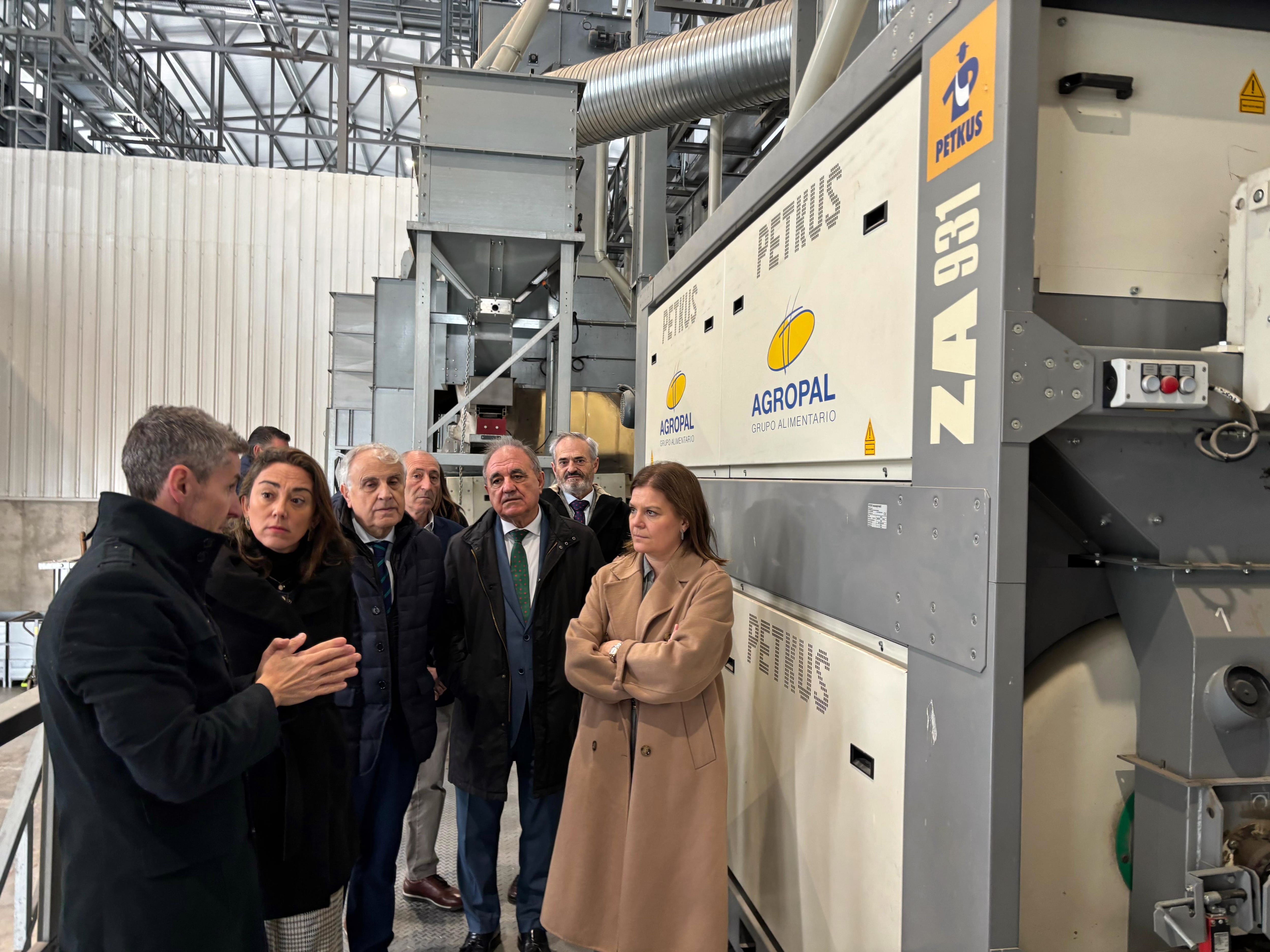 Visita de la consejera de Agricultura, Ganadería y Desarrollo Rural, María González Corral, a las instalaciones del Centro de Alto Rendimiento de Selección de Semillas de AGROPAL.