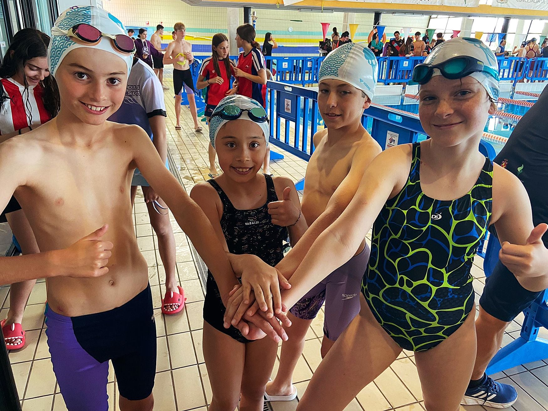 Las nadadoras y nadadores del Club Aguadulce Swim