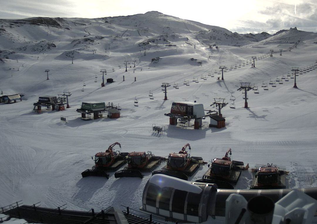 Aspecto de la zona de Borreguiles este viernes, en la estación de esquí de Sierra Nevada (Granada)