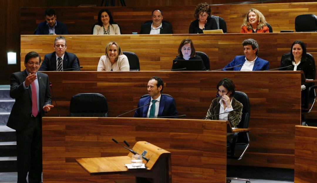 Javier Fernández en el último pleno de la actual legislatura en la Junta General del Principado.