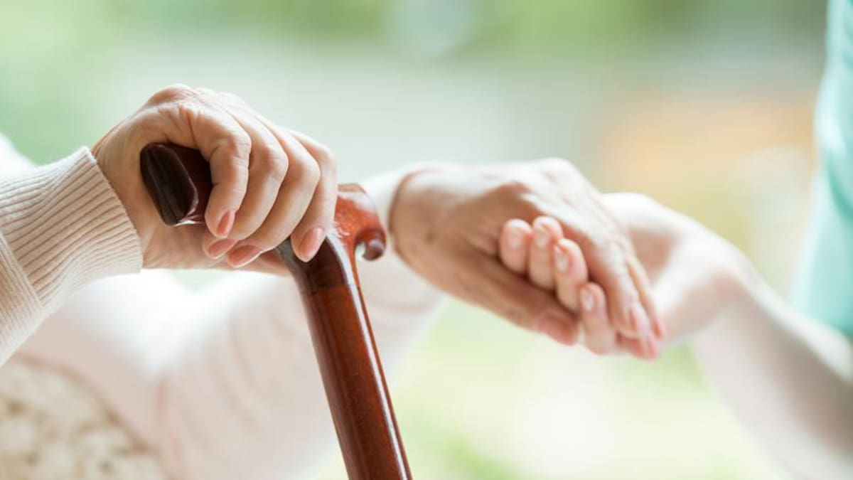 El Colegio de Enfermeras de Baleares pone en marcha un canal a través de su página web para notificar situaciones de abuso a personas mayores