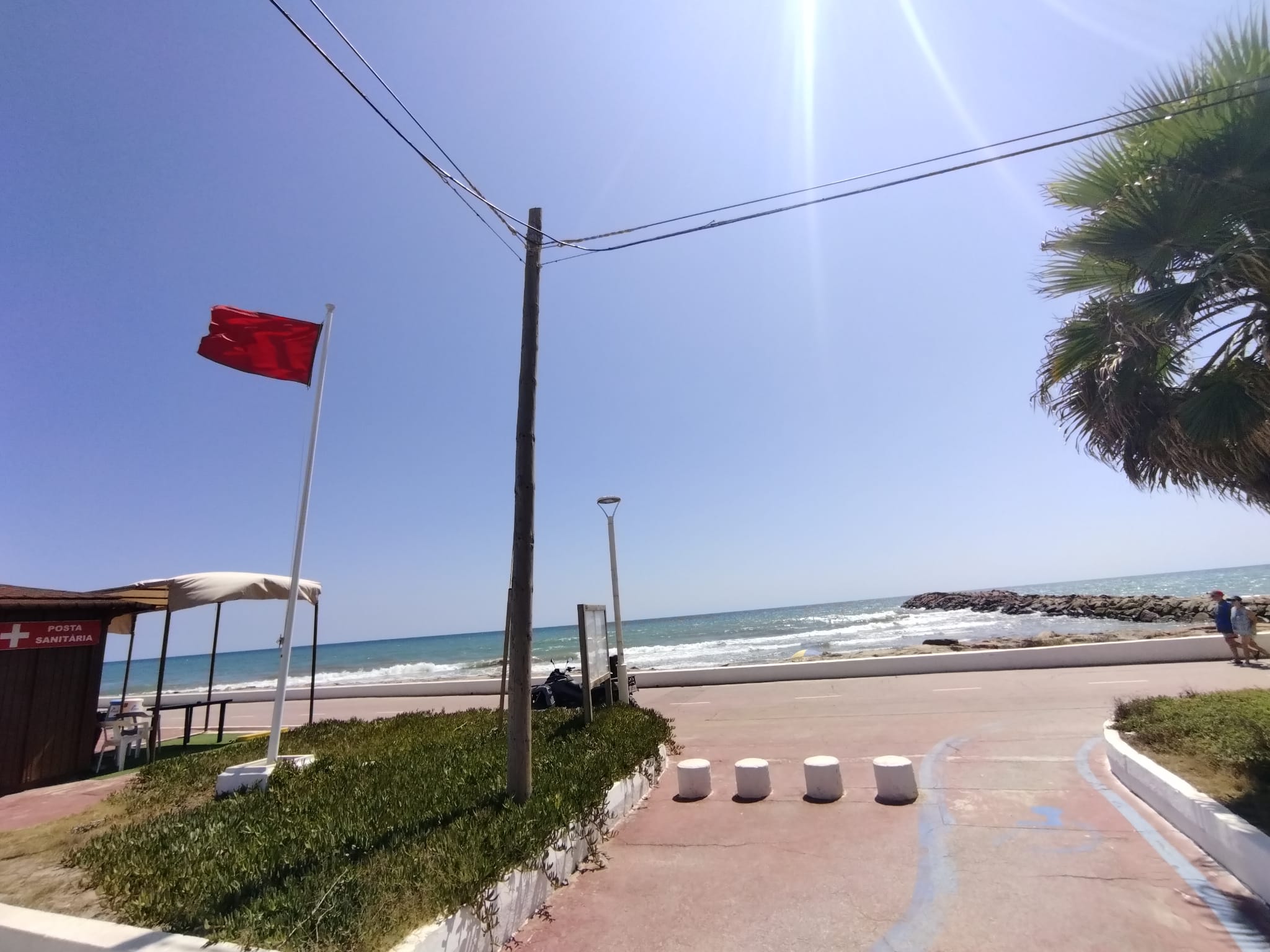 Playa de El Puig cerrada por un vertido