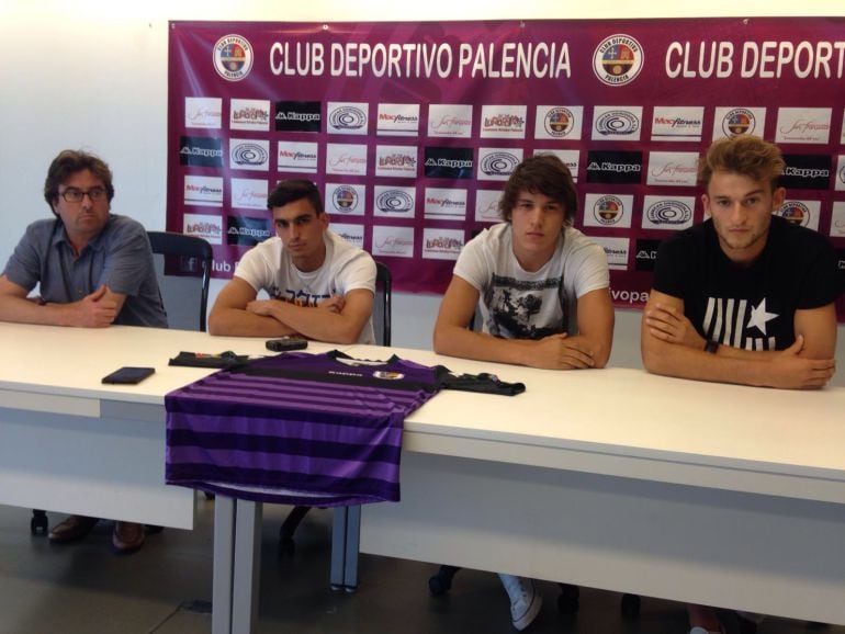 Federico Inestal, Nicolás Madero y Pablo Pérez presentados por el presidente Javier Rodríguez como nuevos jugadores del Deportivo Palencia