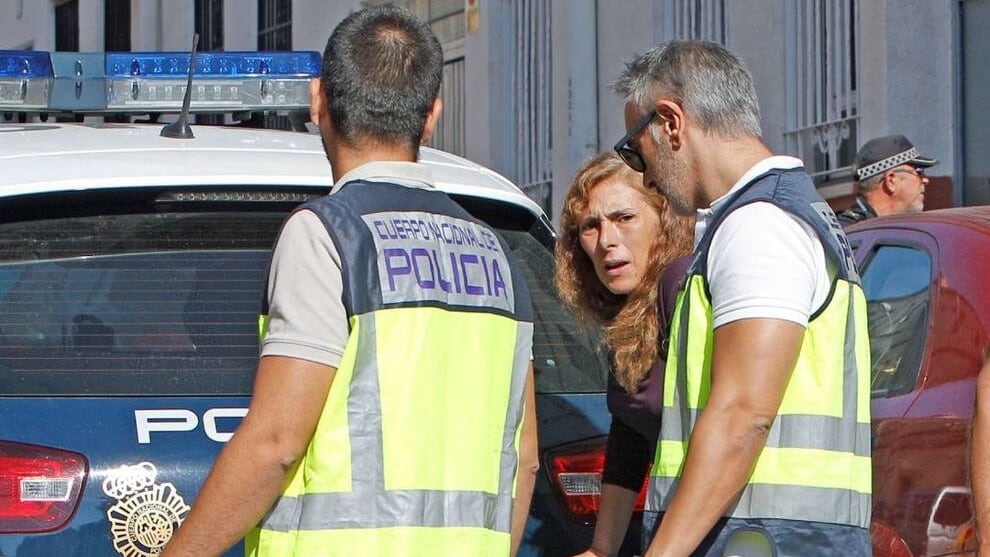 Imagen de archivo del registro de la vivienda de Sax de la mujer, acusada de asesinar a su marido, en septiembre de 2018