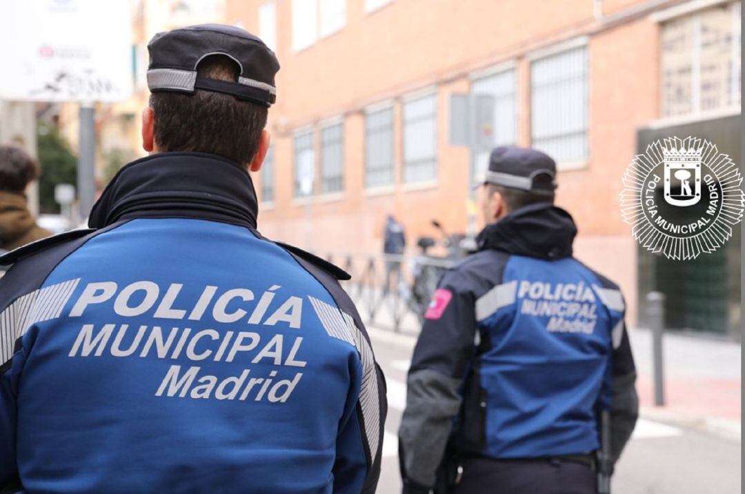 Dos agentes de la Policía municipal de Madrid.